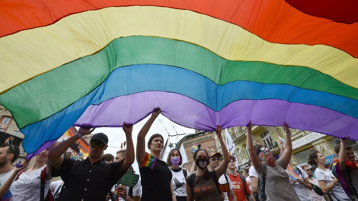 Ukrajina kvůli válce zvažuje povolení stejnopohlavních sňatků